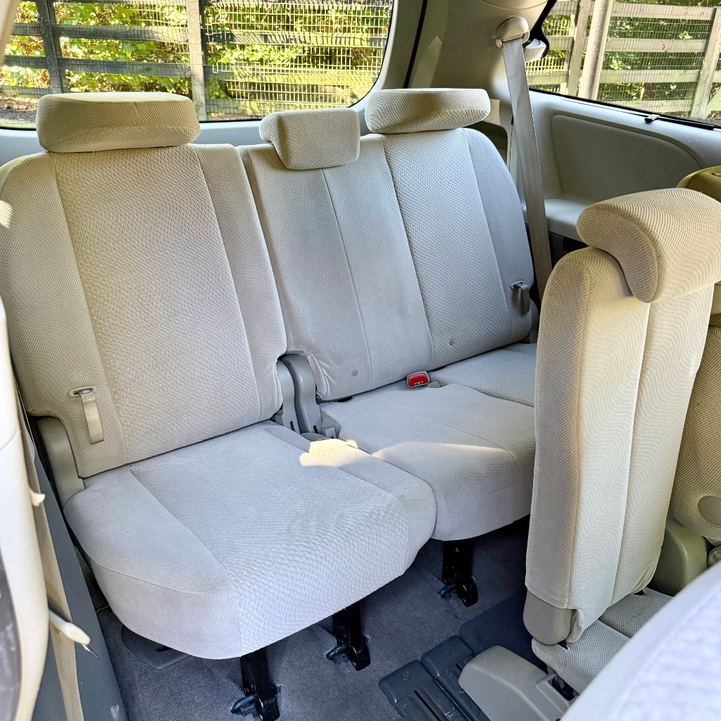 2011 Toyota Sienna LE - Photo 14