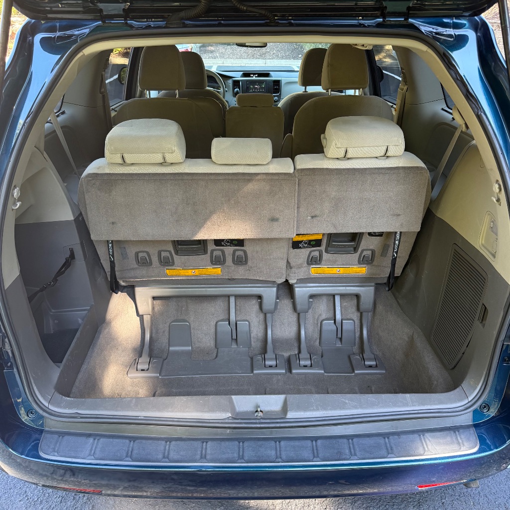 2011 Toyota Sienna LE - Photo 13