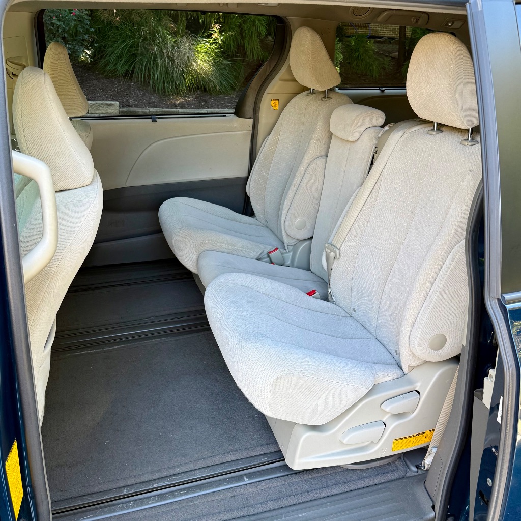 2011 Toyota Sienna LE - Photo 11