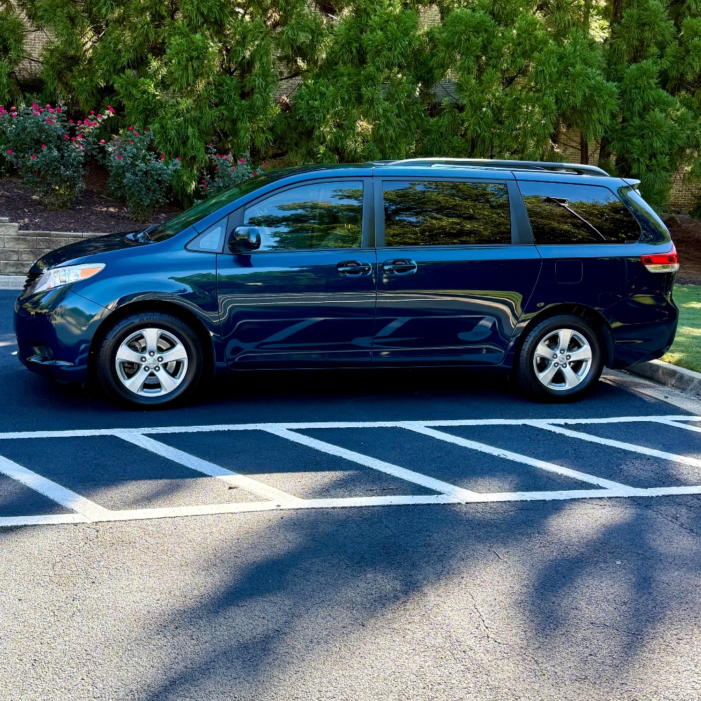 2011 Toyota Sienna LE - Photo 6