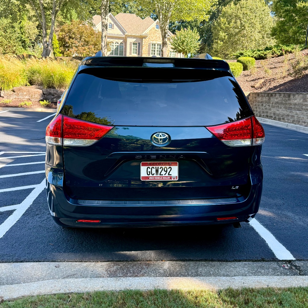 2011 Toyota Sienna LE - Photo 8