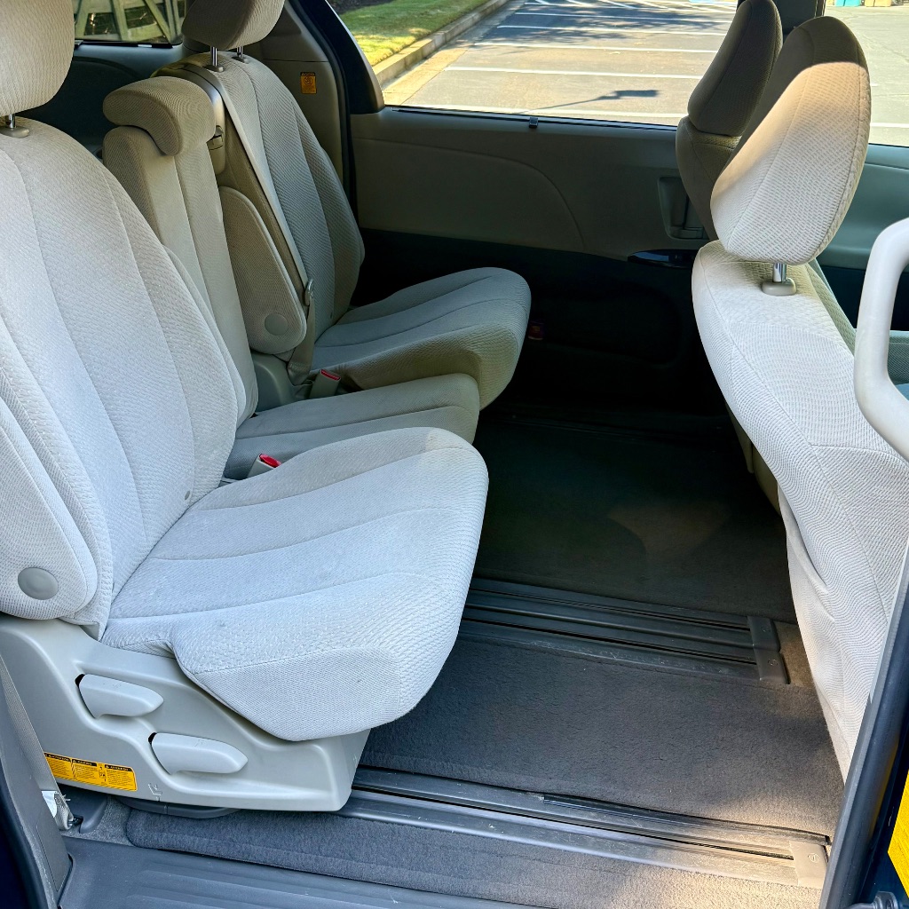 2011 Toyota Sienna LE - Photo 15